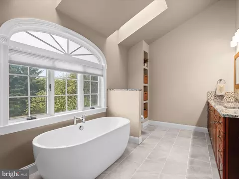 Bath - 23 Manor Knoll Ct, Baldwin, MD 21013 photo 3 of 11
