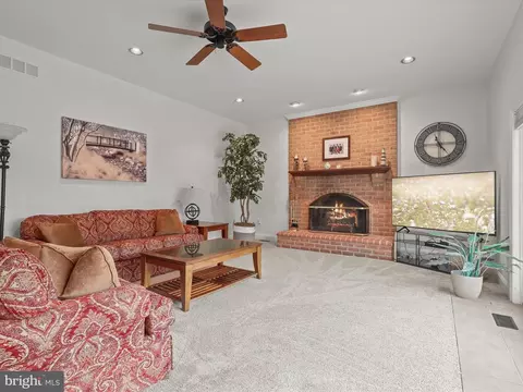 Living - 23 Manor Knoll Ct, Baldwin, MD 21013 photo 10 of 12