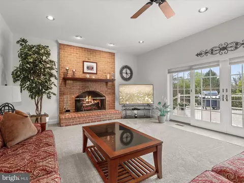 Living - 23 Manor Knoll Ct, Baldwin, MD 21013 photo 8 of 12