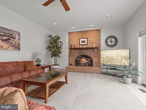 Living - 23 Manor Knoll Ct, Baldwin, MD 21013 photo 7 of 12