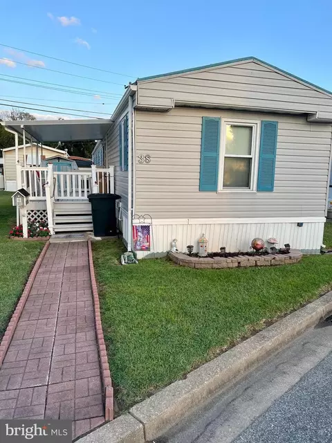 38 Vista Mobile Dr, Dundalk, MD 21222