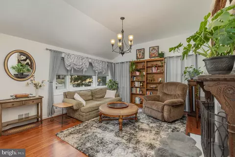 Living - 1406 Shefford Rd, Baltimore, MD 21239 photo 2 of 6