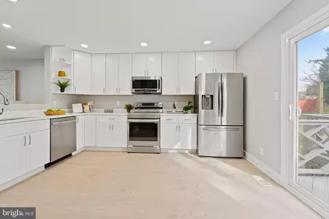 2037 Putnam Rd, Halethorpe, MD 21227 photo 5