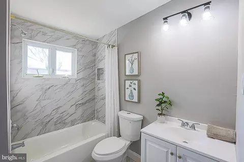 Bath - 6853 Queens Ferry Rd, Baltimore, MD 21239 photo 4 of 9