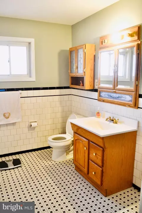 Bath - 1815 Snyder Ave, Dundalk, MD 21222 photo 1 of 2