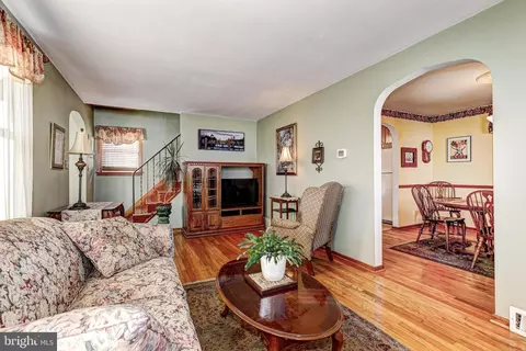 Living - 22 Fuller Ave, Baltimore, MD 21206 photo 3 of 5