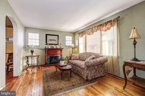 Living - 22 Fuller Ave, Baltimore, MD 21206 photo 2 of 5