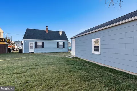Exterior - 3446 Sollers Point Rd, Dundalk, MD 21222 photo 7 of 9