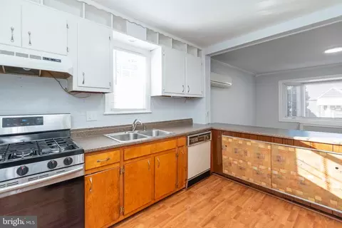 Kitchen - 223 Maple Ave, Dundalk, MD 21222 photo 2 of 3