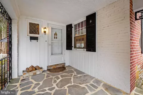 Entry Way - 621 Kingston Rd, Baltimore, MD 21212 photo 1 of 3