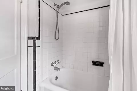 Bath - 621 Kingston Rd, Baltimore, MD 21212 photo 2 of 3