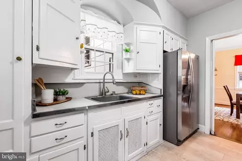 Kitchen - 621 Kingston Rd, Baltimore, MD 21212 photo 2 of 4