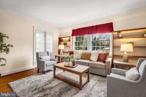 Living - 621 Kingston Rd, Baltimore, MD 21212 photo 2 of 7