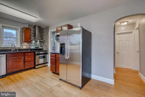 Kitchen - 207 Maple Ave, Dundalk, MD 21222 photo 3 of 8