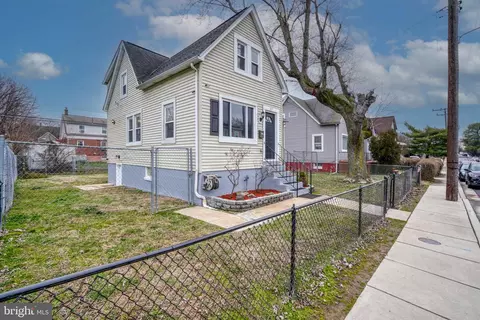 Exterior - 207 Maple Ave, Dundalk, MD 21222 photo 4 of 11