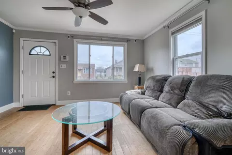 Living - 207 Maple Ave, Dundalk, MD 21222 photo 4 of 4