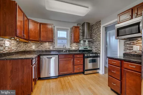 Kitchen - 207 Maple Ave, Dundalk, MD 21222 photo 4 of 8