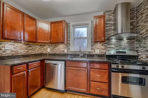 Kitchen - 207 Maple Ave, Dundalk, MD 21222 photo 5 of 8