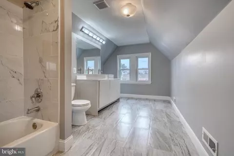 Bath - 207 Maple Ave, Dundalk, MD 21222 photo 4 of 10