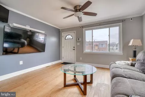 Living - 207 Maple Ave, Dundalk, MD 21222 photo 3 of 4