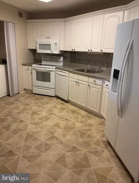 Kitchen - 205 E Joppa Rd #207, Towson, MD 21286 photo 4 of 4
