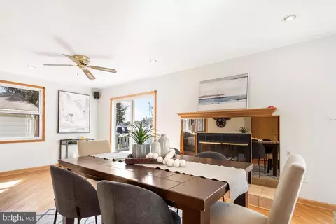 Dining - 1304 Shore Rd, Middle River, MD 21220 photo 2 of 4