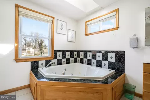 Bath - 1304 Shore Rd, Middle River, MD 21220 photo 6 of 7