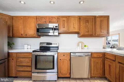 Kitchen - 1304 Shore Rd, Middle River, MD 21220 photo 2 of 5