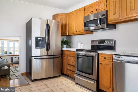 Kitchen - 1304 Shore Rd, Middle River, MD 21220 photo 3 of 5