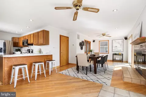 Dining - 1304 Shore Rd, Middle River, MD 21220 photo 1 of 4