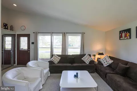 Living - 6801 Chippewa Dr, Baltimore, MD 21209 photo 7 of 11