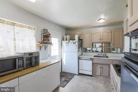 Kitchen - 6801 Chippewa Dr, Baltimore, MD 21209 photo 2 of 7