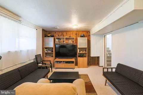 Living - 6801 Chippewa Dr, Baltimore, MD 21209 photo 10 of 11