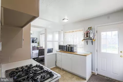 Kitchen - 6801 Chippewa Dr, Baltimore, MD 21209 photo 5 of 7