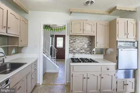 Kitchen - 6801 Chippewa Dr, Baltimore, MD 21209 photo 6 of 7