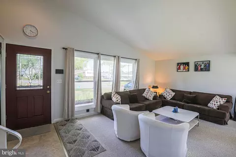 Living - 6801 Chippewa Dr, Baltimore, MD 21209 photo 3 of 11