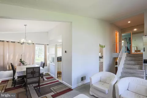 Living - 6801 Chippewa Dr, Baltimore, MD 21209 photo 6 of 11