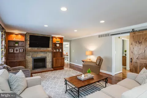 Living - 10 Brocster Ct, Phoenix, MD 21131 photo 9 of 13