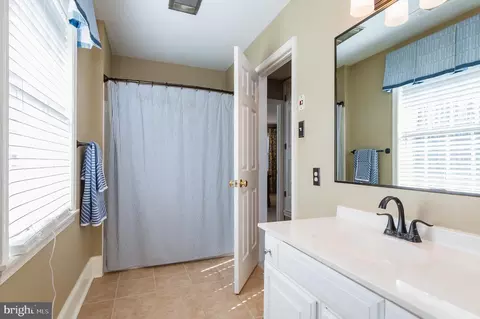 Bath - 10 Brocster Ct, Phoenix, MD 21131 photo 10 of 11