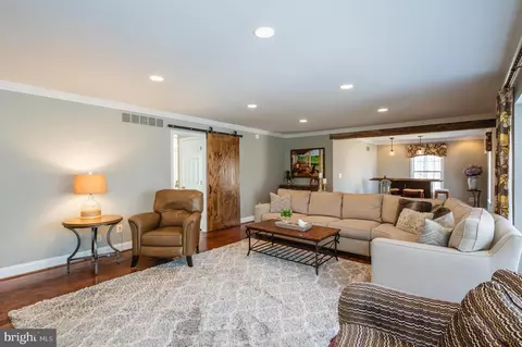 Living - 10 Brocster Ct, Phoenix, MD 21131 photo 8 of 13