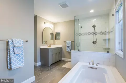Bath - 10 Brocster Ct, Phoenix, MD 21131 photo 1 of 11