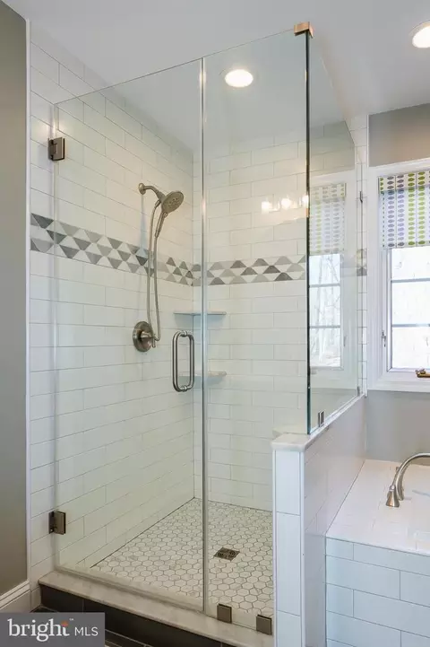 Bath - 10 Brocster Ct, Phoenix, MD 21131 photo 7 of 11