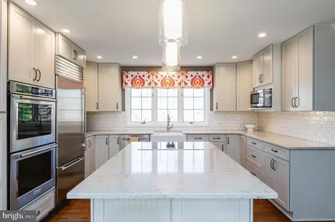 Kitchen - 10 Brocster Ct, Phoenix, MD 21131 photo 8 of 8