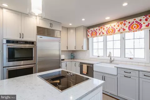Kitchen - 10 Brocster Ct, Phoenix, MD 21131 photo 3 of 8