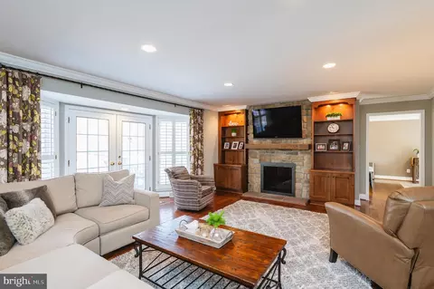 Living - 10 Brocster Ct, Phoenix, MD 21131 photo 1 of 13