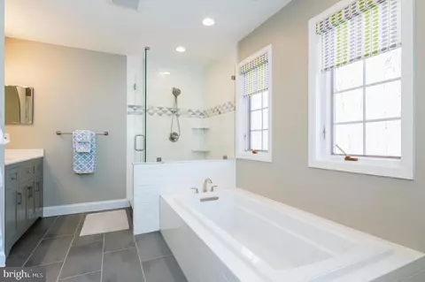 Bath - 10 Brocster Ct, Phoenix, MD 21131 photo 8 of 11