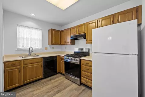 Kitchen - 29 Open Gate Ct, Nottingham, MD 21236 photo 2 of 4
