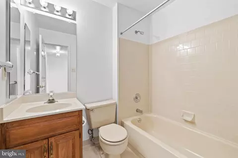 Bath - 29 Open Gate Ct, Nottingham, MD 21236 photo 2 of 4