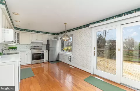 Kitchen - 9112 Deviation Rd, Nottingham, MD 21236 photo 4 of 6
