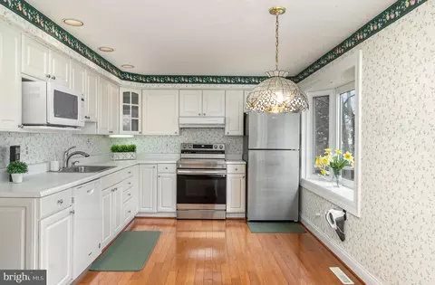 Kitchen - 9112 Deviation Rd, Nottingham, MD 21236 photo 5 of 6
